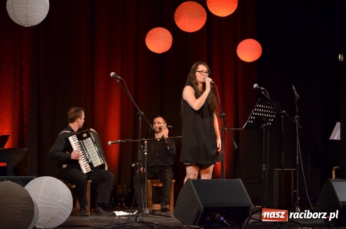 Zdjęcie w galerii na portalu naszraciborz.pl: Koncert jubileuszowy Atlantydy w Domu Kultury Strzecha wiadomości z regionu