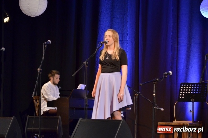 Zdjęcie w galerii na portalu naszraciborz.pl: Koncert jubileuszowy Atlantydy w Domu Kultury Strzecha wiadomości z regionu