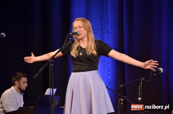 Zdjęcie w galerii na portalu naszraciborz.pl: Koncert jubileuszowy Atlantydy w Domu Kultury Strzecha wiadomości z regionu