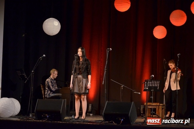 Zdjęcie w galerii na portalu naszraciborz.pl: Koncert jubileuszowy Atlantydy w Domu Kultury Strzecha wiadomości z regionu