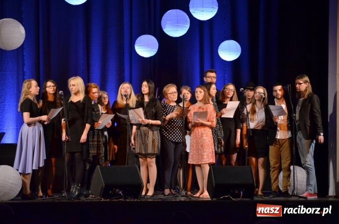 Zdjęcie w galerii na portalu naszraciborz.pl: Koncert jubileuszowy Atlantydy w Domu Kultury Strzecha wiadomości z regionu
