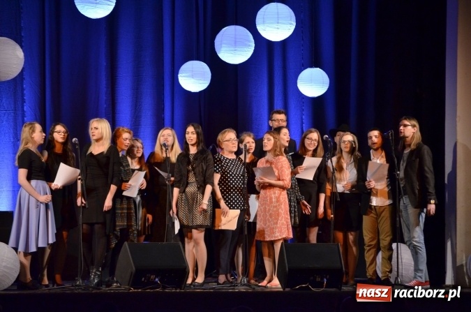 Zdjęcie w galerii na portalu naszraciborz.pl: Koncert jubileuszowy Atlantydy w Domu Kultury Strzecha wiadomości z regionu