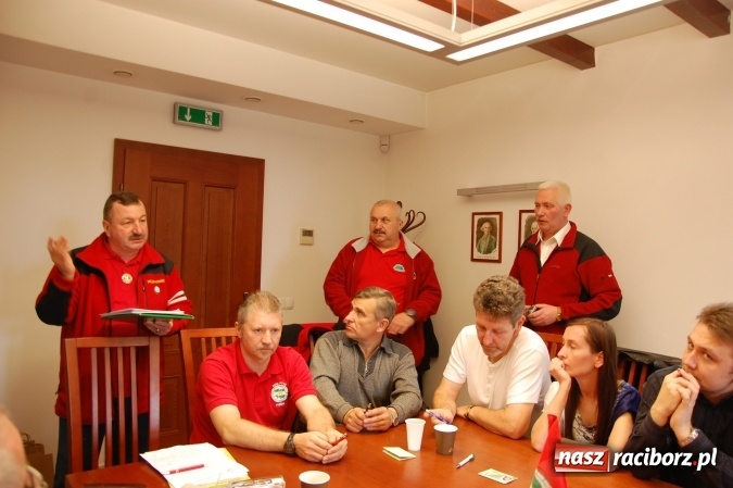 Zdjęcie w galerii na portalu naszraciborz.pl: Przodownicy turystyki górskiej zdawali na zamku egzamin wiadomości z regionu