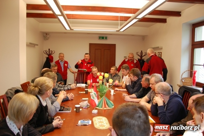 Zdjęcie w galerii na portalu naszraciborz.pl: Przodownicy turystyki górskiej zdawali na zamku egzamin wiadomości z regionu