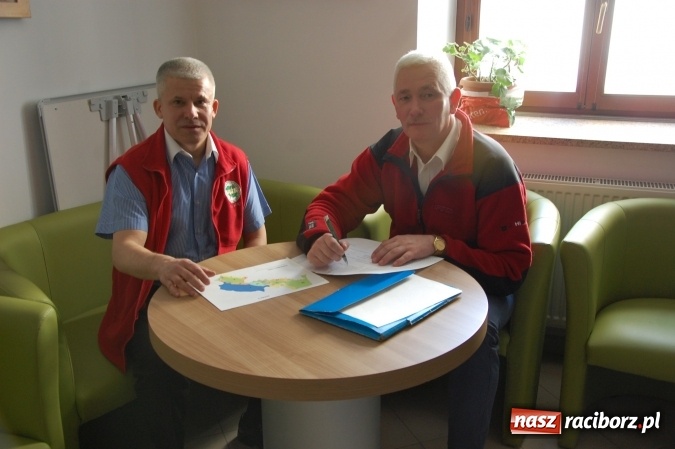 Zdjęcie w galerii na portalu naszraciborz.pl: Przodownicy turystyki górskiej zdawali na zamku egzamin wiadomości z regionu