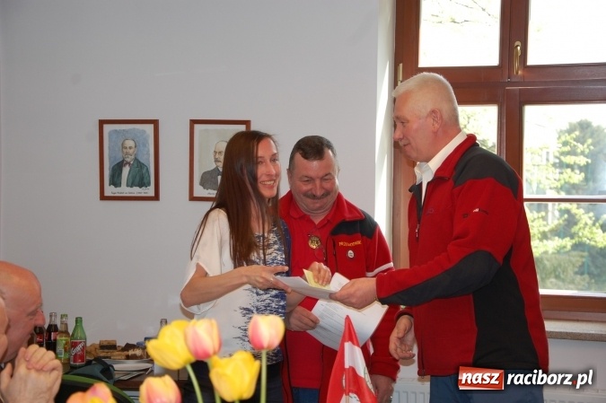 Zdjęcie w galerii na portalu naszraciborz.pl: Przodownicy turystyki górskiej zdawali na zamku egzamin wiadomości z regionu