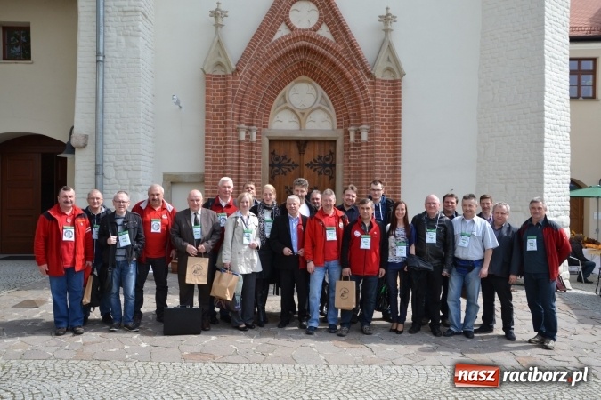 Zdjęcie w galerii na portalu naszraciborz.pl: Przodownicy turystyki górskiej zdawali na zamku egzamin wiadomości z regionu