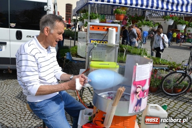 Zdjęcie w galerii na portalu naszraciborz.pl: IV Zamkowy Jarmark kwiatów, żywności ekologicznej i rękodzieła za nami wiadomości z regionu