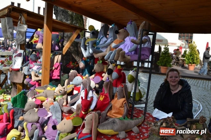 Zdjęcie w galerii na portalu naszraciborz.pl: IV Zamkowy Jarmark kwiatów, żywności ekologicznej i rękodzieła za nami wiadomości z regionu