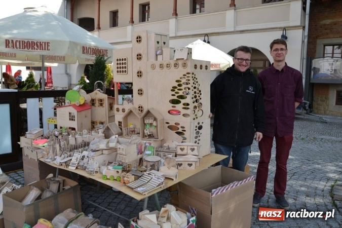 Zdjęcie w galerii na portalu naszraciborz.pl: IV Zamkowy Jarmark kwiatów, żywności ekologicznej i rękodzieła za nami wiadomości z regionu