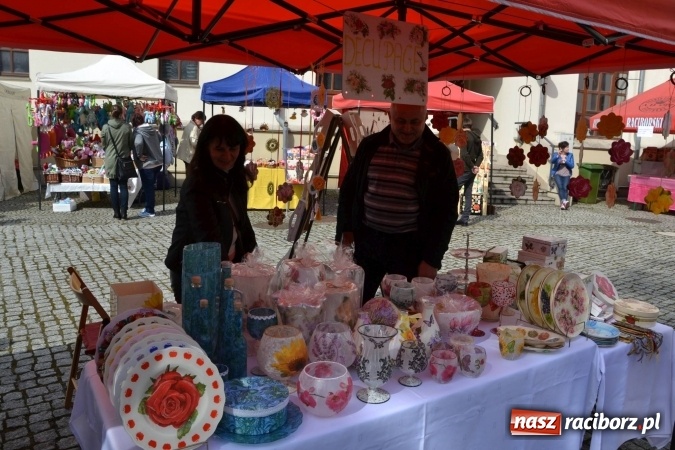 Zdjęcie w galerii na portalu naszraciborz.pl: IV Zamkowy Jarmark kwiatów, żywności ekologicznej i rękodzieła za nami wiadomości z regionu