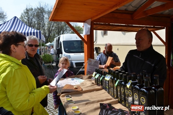 Zdjęcie w galerii na portalu naszraciborz.pl: IV Zamkowy Jarmark kwiatów, żywności ekologicznej i rękodzieła za nami wiadomości z regionu