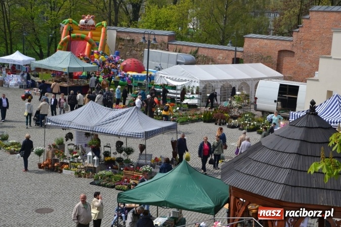 Zdjęcie w galerii na portalu naszraciborz.pl: IV Zamkowy Jarmark kwiatów, żywności ekologicznej i rękodzieła za nami wiadomości z regionu