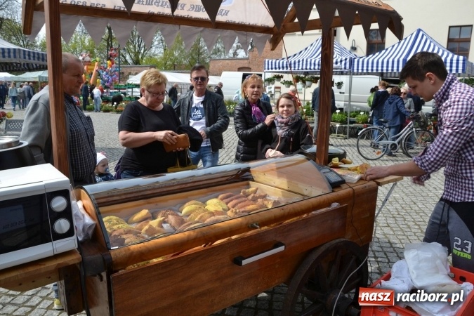 Zdjęcie w galerii na portalu naszraciborz.pl: IV Zamkowy Jarmark kwiatów, żywności ekologicznej i rękodzieła za nami wiadomości z regionu