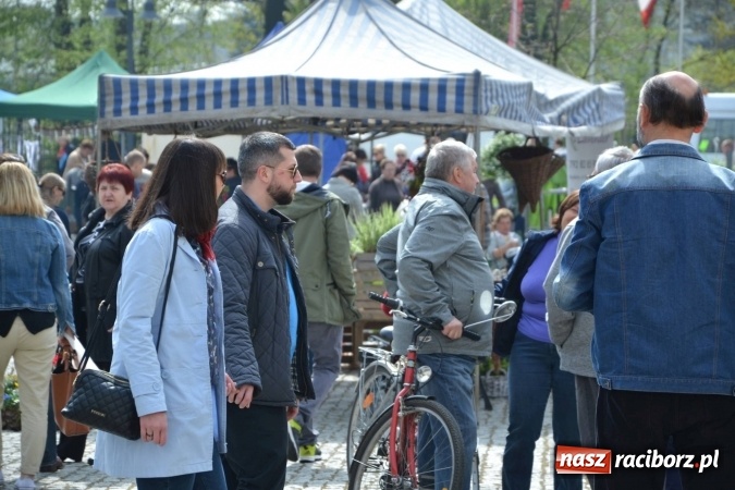 Zdjęcie w galerii na portalu naszraciborz.pl: IV Zamkowy Jarmark kwiatów, żywności ekologicznej i rękodzieła za nami wiadomości z regionu