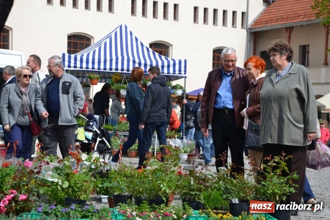 Zdjęcie w galerii na portalu naszraciborz.pl: IV Zamkowy Jarmark kwiatów, żywności ekologicznej i rękodzieła za nami wiadomości z regionu