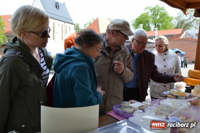 Zdjęcie w galerii na portalu naszraciborz.pl: IV Zamkowy Jarmark kwiatów, żywności ekologicznej i rękodzieła za nami wiadomości z regionu