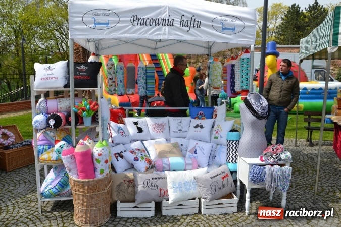 Zdjęcie w galerii na portalu naszraciborz.pl: IV Zamkowy Jarmark kwiatów, żywności ekologicznej i rękodzieła za nami wiadomości z regionu