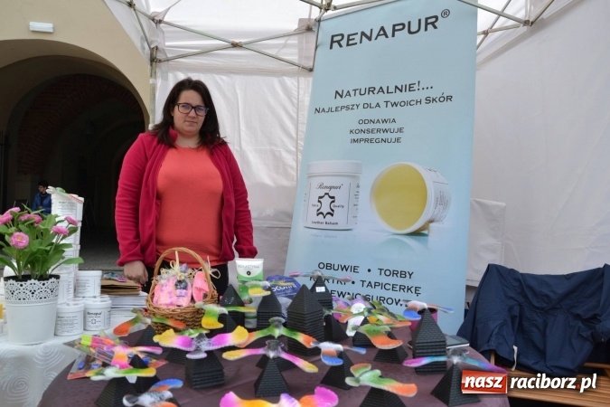 Zdjęcie w galerii na portalu naszraciborz.pl: IV Zamkowy Jarmark kwiatów, żywności ekologicznej i rękodzieła za nami wiadomości z regionu