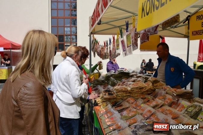 Zdjęcie w galerii na portalu naszraciborz.pl: IV Zamkowy Jarmark kwiatów, żywności ekologicznej i rękodzieła za nami wiadomości z regionu