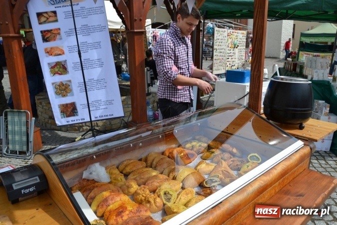 Zdjęcie w galerii na portalu naszraciborz.pl: IV Zamkowy Jarmark kwiatów, żywności ekologicznej i rękodzieła za nami wiadomości z regionu