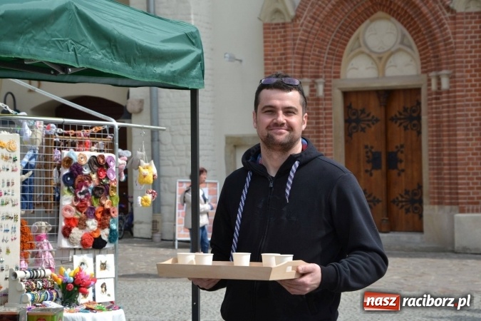 Zdjęcie w galerii na portalu naszraciborz.pl: IV Zamkowy Jarmark kwiatów, żywności ekologicznej i rękodzieła za nami wiadomości z regionu