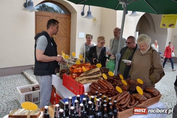 Zdjęcie w galerii na portalu naszraciborz.pl: IV Zamkowy Jarmark kwiatów, żywności ekologicznej i rękodzieła za nami wiadomości z regionu