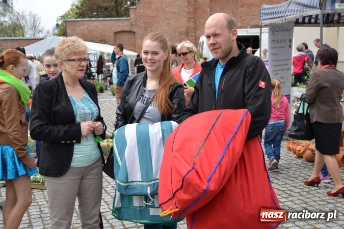 Zdjęcie w galerii na portalu naszraciborz.pl: IV Zamkowy Jarmark kwiatów, żywności ekologicznej i rękodzieła za nami wiadomości z regionu