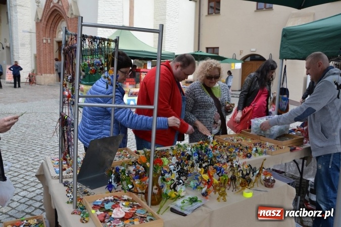 Zdjęcie w galerii na portalu naszraciborz.pl: IV Zamkowy Jarmark kwiatów, żywności ekologicznej i rękodzieła za nami wiadomości z regionu