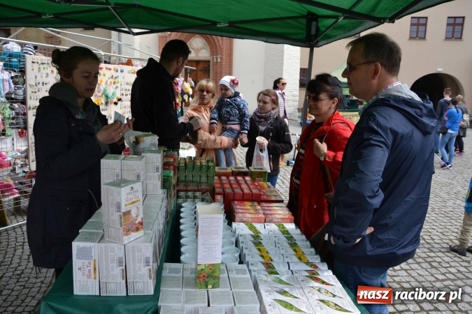Zdjęcie w galerii na portalu naszraciborz.pl: IV Zamkowy Jarmark kwiatów, żywności ekologicznej i rękodzieła za nami wiadomości z regionu