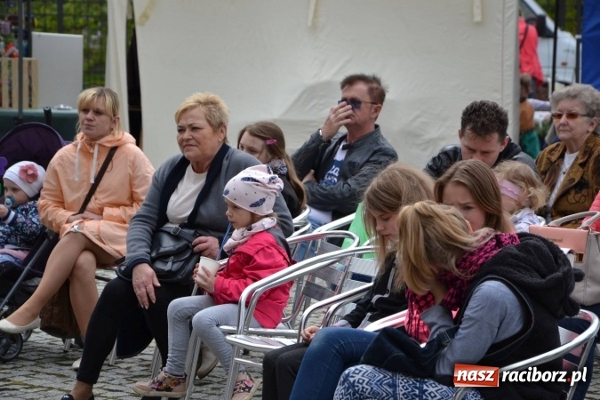 Zdjęcie w galerii na portalu naszraciborz.pl: IV Zamkowy Jarmark kwiatów, żywności ekologicznej i rękodzieła za nami wiadomości z regionu