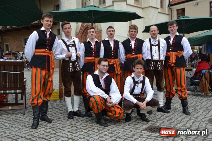 Zdjęcie w galerii na portalu naszraciborz.pl: IV Zamkowy Jarmark kwiatów, żywności ekologicznej i rękodzieła za nami wiadomości z regionu