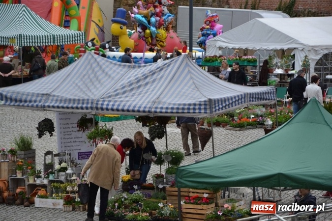 Zdjęcie w galerii na portalu naszraciborz.pl: IV Zamkowy Jarmark kwiatów, żywności ekologicznej i rękodzieła za nami wiadomości z regionu