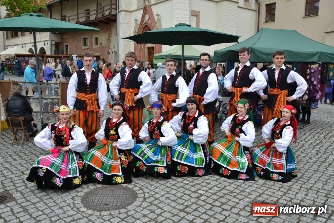Zdjęcie w galerii na portalu naszraciborz.pl: IV Zamkowy Jarmark kwiatów, żywności ekologicznej i rękodzieła za nami wiadomości z regionu