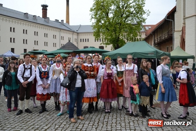 Zdjęcie w galerii na portalu naszraciborz.pl: IV Zamkowy Jarmark kwiatów, żywności ekologicznej i rękodzieła za nami wiadomości z regionu