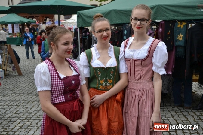 Zdjęcie w galerii na portalu naszraciborz.pl: IV Zamkowy Jarmark kwiatów, żywności ekologicznej i rękodzieła za nami wiadomości z regionu