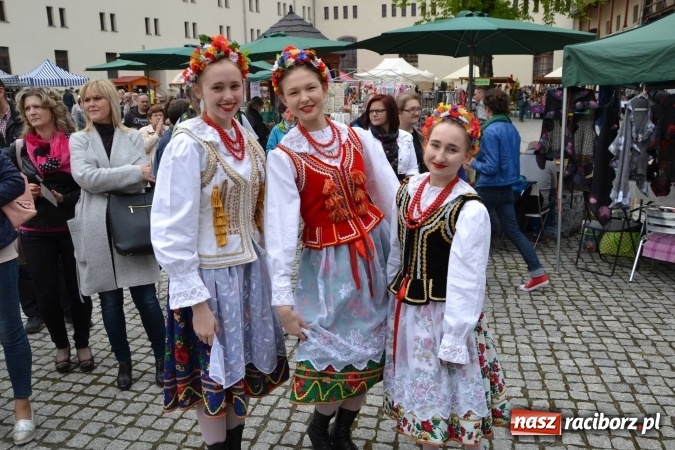 Zdjęcie w galerii na portalu naszraciborz.pl: IV Zamkowy Jarmark kwiatów, żywności ekologicznej i rękodzieła za nami wiadomości z regionu
