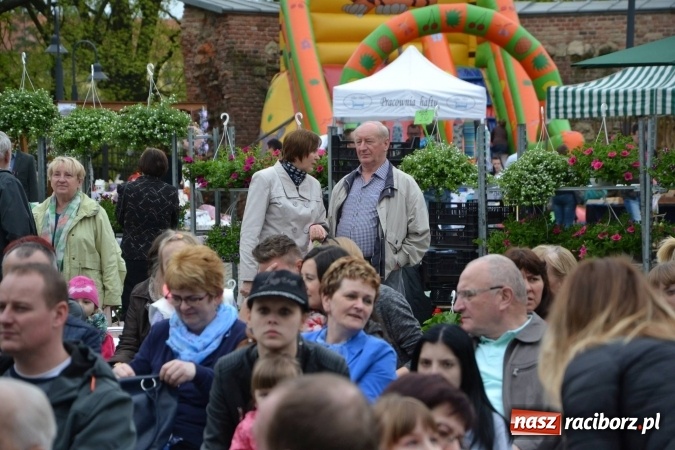 Zdjęcie w galerii na portalu naszraciborz.pl: IV Zamkowy Jarmark kwiatów, żywności ekologicznej i rękodzieła za nami wiadomości z regionu