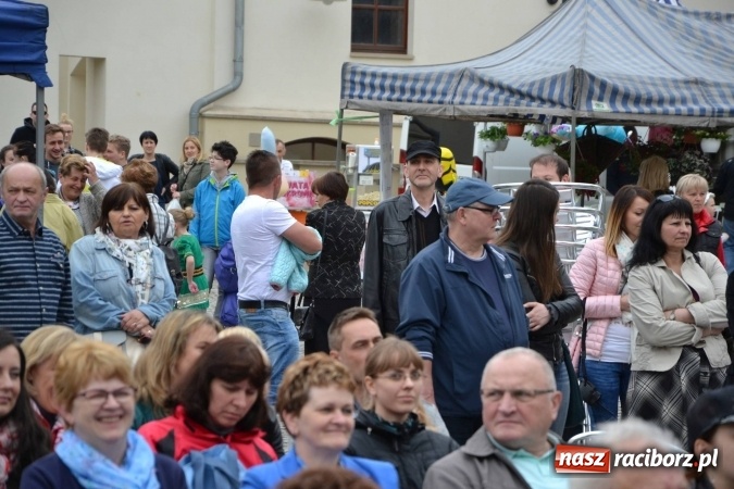 Zdjęcie w galerii na portalu naszraciborz.pl: IV Zamkowy Jarmark kwiatów, żywności ekologicznej i rękodzieła za nami wiadomości z regionu