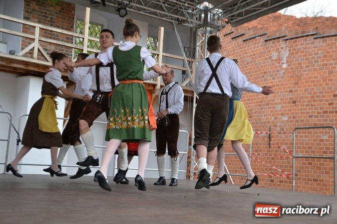 Zdjęcie w galerii na portalu naszraciborz.pl: IV Zamkowy Jarmark kwiatów, żywności ekologicznej i rękodzieła za nami wiadomości z regionu