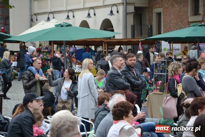 Zdjęcie w galerii na portalu naszraciborz.pl: IV Zamkowy Jarmark kwiatów, żywności ekologicznej i rękodzieła za nami wiadomości z regionu