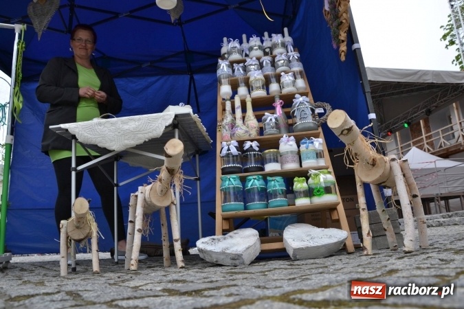 Zdjęcie w galerii na portalu naszraciborz.pl: IV Zamkowy Jarmark kwiatów, żywności ekologicznej i rękodzieła za nami wiadomości z regionu