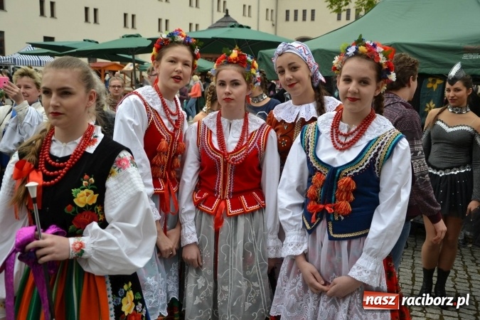 Zdjęcie w galerii na portalu naszraciborz.pl: IV Zamkowy Jarmark kwiatów, żywności ekologicznej i rękodzieła za nami wiadomości z regionu