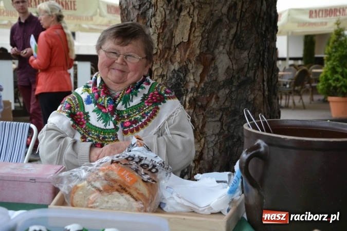 Zdjęcie w galerii na portalu naszraciborz.pl: IV Zamkowy Jarmark kwiatów, żywności ekologicznej i rękodzieła za nami wiadomości z regionu
