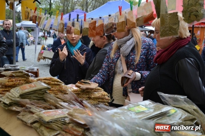 Zdjęcie w galerii na portalu naszraciborz.pl: IV Zamkowy Jarmark kwiatów, żywności ekologicznej i rękodzieła za nami wiadomości z regionu