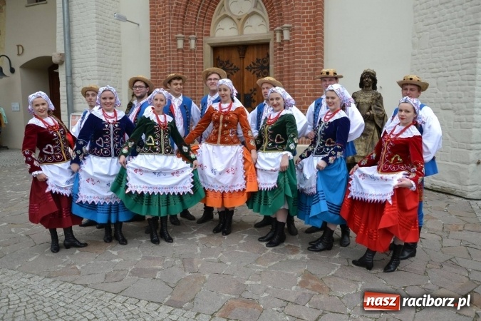 Zdjęcie w galerii na portalu naszraciborz.pl: IV Zamkowy Jarmark kwiatów, żywności ekologicznej i rękodzieła za nami wiadomości z regionu