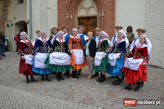 Zdjęcie w galerii na portalu naszraciborz.pl: IV Zamkowy Jarmark kwiatów, żywności ekologicznej i rękodzieła za nami wiadomości z regionu