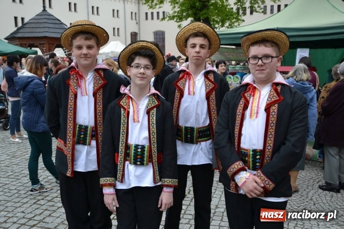 Zdjęcie w galerii na portalu naszraciborz.pl: IV Zamkowy Jarmark kwiatów, żywności ekologicznej i rękodzieła za nami wiadomości z regionu