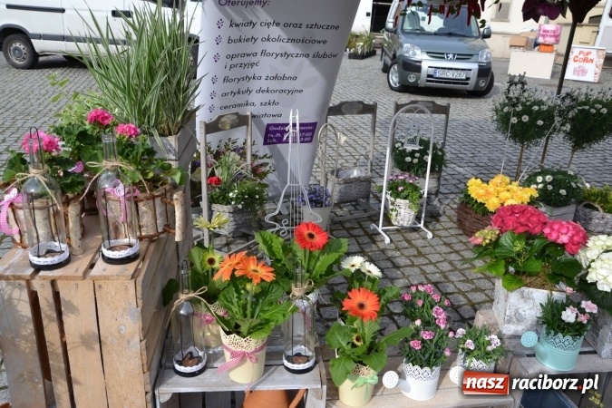 Zdjęcie w galerii na portalu naszraciborz.pl: IV Zamkowy Jarmark kwiatów, żywności ekologicznej i rękodzieła za nami wiadomości z regionu