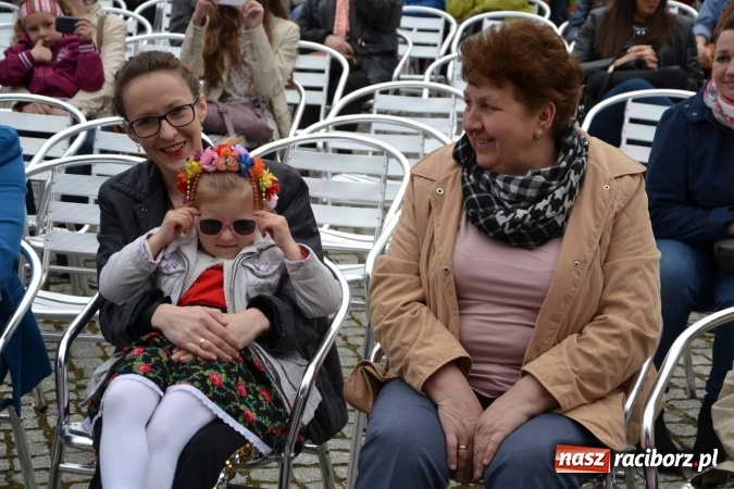 Zdjęcie w galerii na portalu naszraciborz.pl: IV Zamkowy Jarmark kwiatów, żywności ekologicznej i rękodzieła za nami wiadomości z regionu